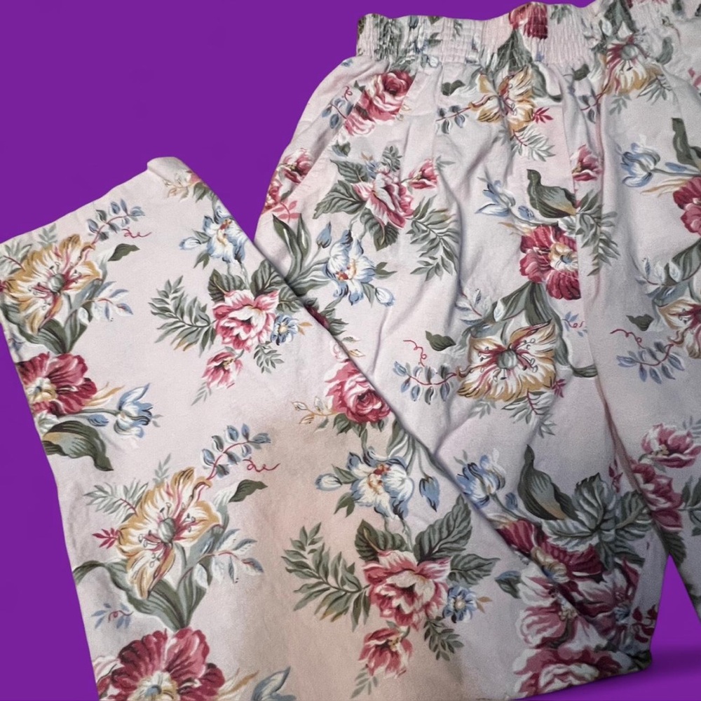 Vintage Floral pink Jantzen pants with elastic waistband. Size 8.